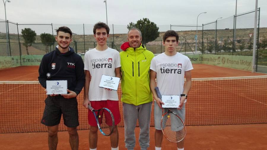Saúl Verdugo, Pablo Alonso, Ángel de Marcos y Javier Herrero, en las instalaciones del Club Espacio Tierra.