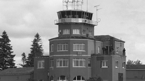Torre de control de la base aérea de Villanubla.
