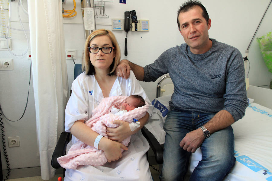 Daria y José Alberto son los felices padres de Emma, el último recién nacido de 2016 en Segovia. 