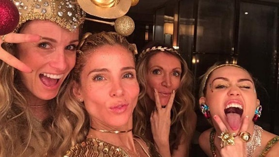 Miley Cyrus y Liam Hemsworth brillan en la fiesta organizada por Elsa Pataky y Chris Hemsworth