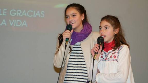 -Marta Camino y Jimena Esteban, durante su actuación. 