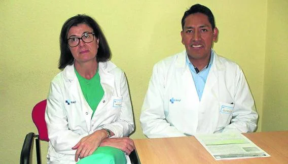La enfermera María José de Vega Martín y el médico José Luis Mendoza García. 