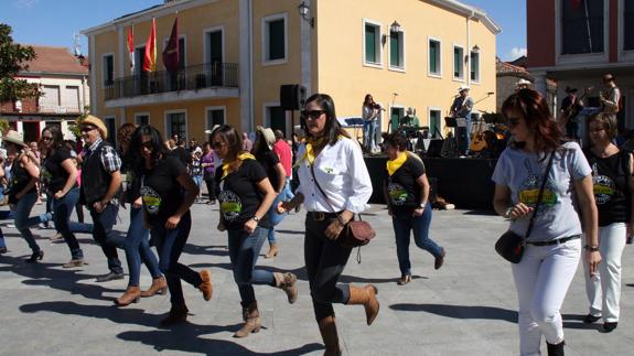 ¿Quieres aprender a bailar ‘country line dance’?