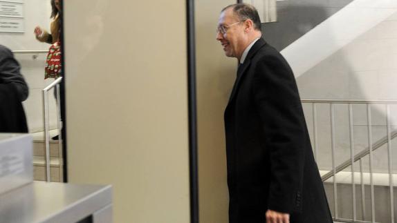 Alfredo Blanco a su llegada a los juzgados.