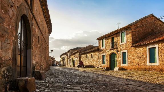 El municipio leonés de Castrillo de los Polvazares, uno de los 25 pueblos más bonitos de Castilla y León según Niumba (Tripadvisor).