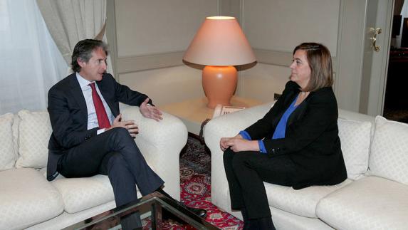 Íñigo de la Serna y Ángeles Armisén, el martes en el Ministerio de Fomento.