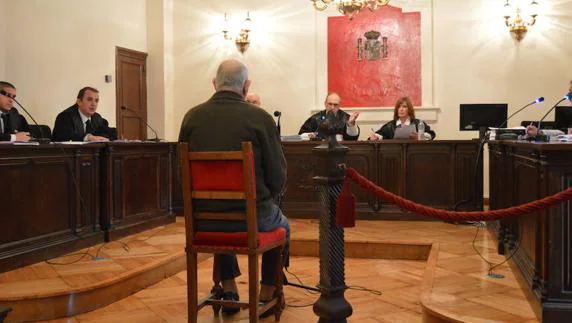 : El acusado, durante su declaración en el juicio celebrado en la Audiencia Provincial de Zamora. 