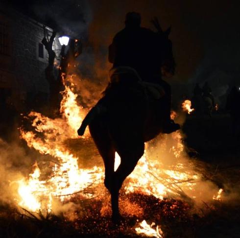 Las Luminarias galopan en San Bartolomé