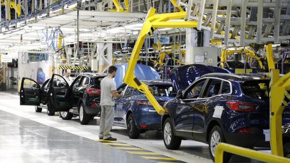 Linea de fabricación de Kadjar en Villamuriel de Cerrato (Palencia). ANTONIO QUINTERO
