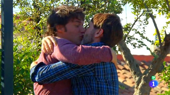 Un beso histórico y un padre que levanta pasiones, en 'Masterchef Junior'