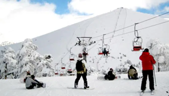 Esquiadores en Navacerrada. Web de la estación