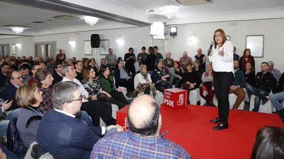 Susana Díaz interviene ante los militantes y simpatizantes de Palencia. 
