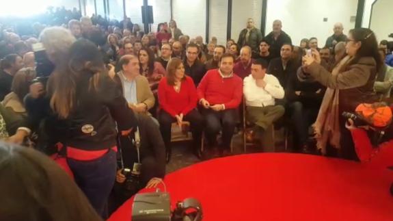 Susana Díaz pide al Gobierno que impida a «las eléctricas ganar millones a costa de cobrar cara la luz»