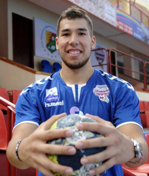 Dani Dujshebaev con la camiseta del Atlético Valladolid. 
