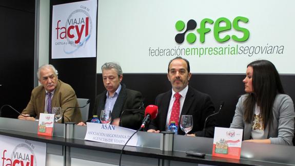 José Luis de Vicente, Eduardo Sanz Gómez, Luis García-Patiño y Ana Manso Gómez, durante la presentación. El Norte