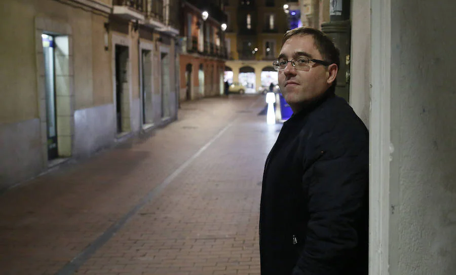 Martín Noriega, en la calle Castellar, al lado del Pasaje Gutiérrez de Valladolid.