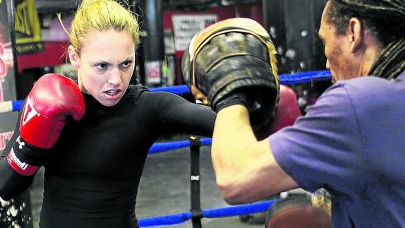 La boxeadora Heather Hardy durante una sesión de entrenamiento en un gimnasio neoyorquino