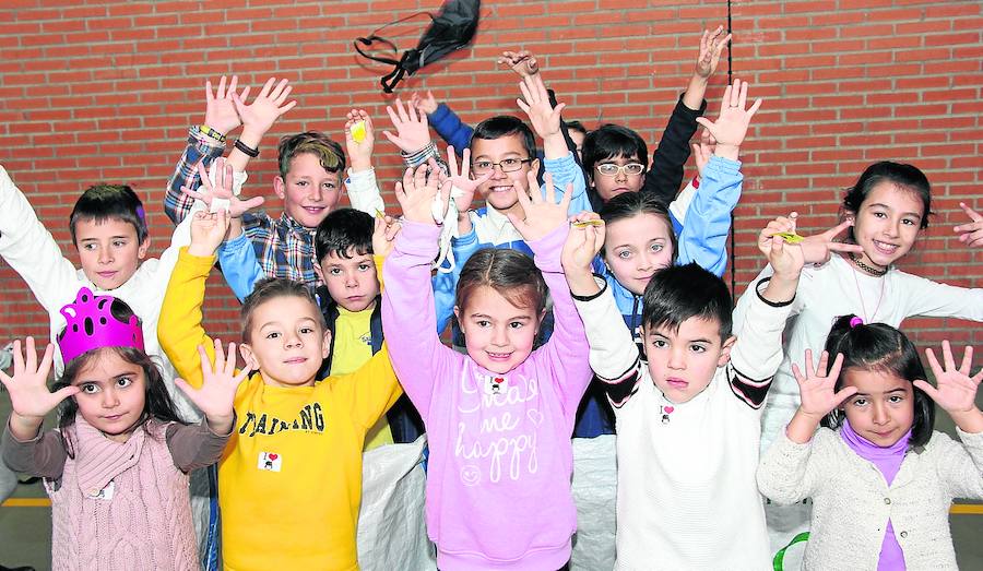 Alumnos de los Salesianos en una de las actividades realizadas con motivo de la fiesta. 