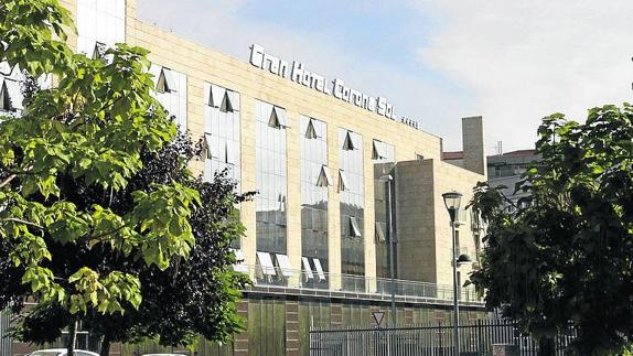 Fachada principal del hotel Corona Sol.