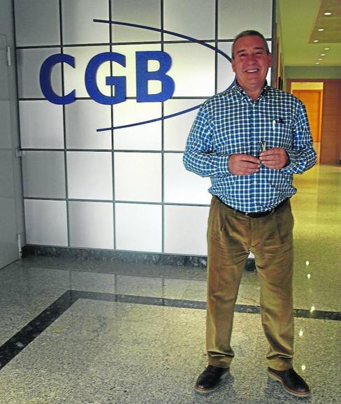 Carlos González, en la tarde de ayer en las instalaciones de CGB Informática en Aldeatejada. 