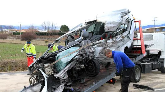 El vehículo quedó convertido en un amasijo de hierros.Tanarro