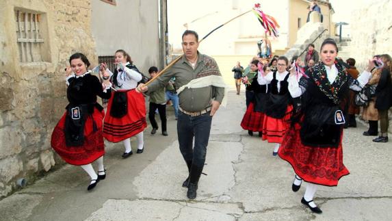 'El birria' danza en Hornillos de Cerrato en la fiesta de San Blas. 