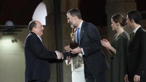 Carlos Moro recibe el Premio Nacional de Innovación en la categoría Trayectoria Innovadora de manos de Felipe VI