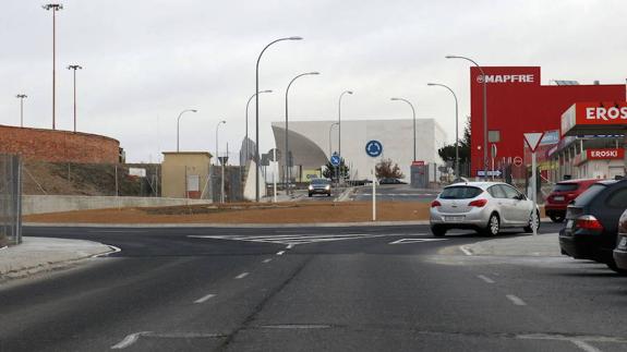 Nuevo acceso al centro Luz de Castilla, recientemente abierto. 