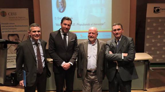 Enrique Rueda señala en el CEU que el bienestar de una sociedad no se mide solo con el PIB