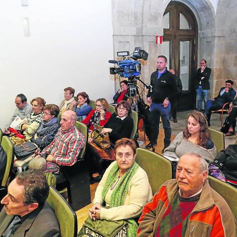 Público presente ayer en el desarrollo del pleno municipal 