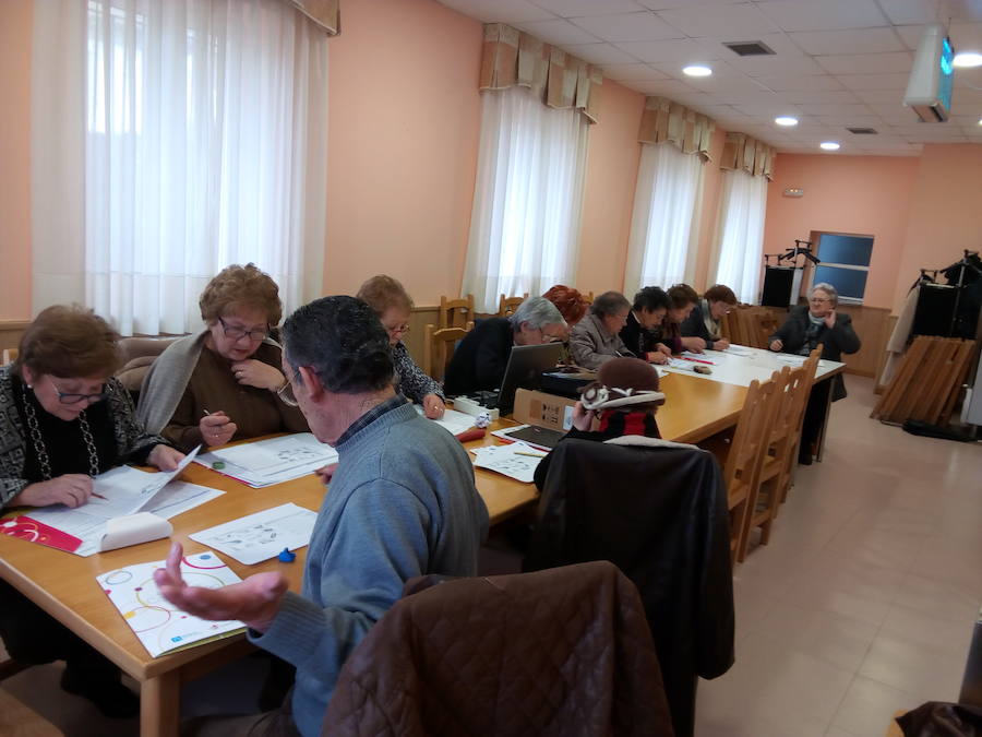 Participantes en un taller de memoria en Herrera. 