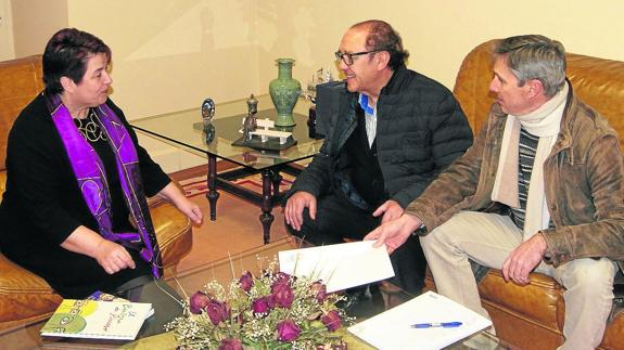 Clara Luquero, José María Ruiz y José Ramón Marinero, ayer. 