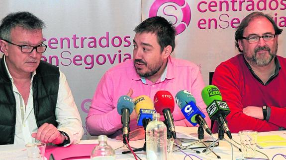 Por la izquierda, José Luis Santos, Juan Ángel Ruiz y Cosme Aranguren, comparecieron esta semana. 