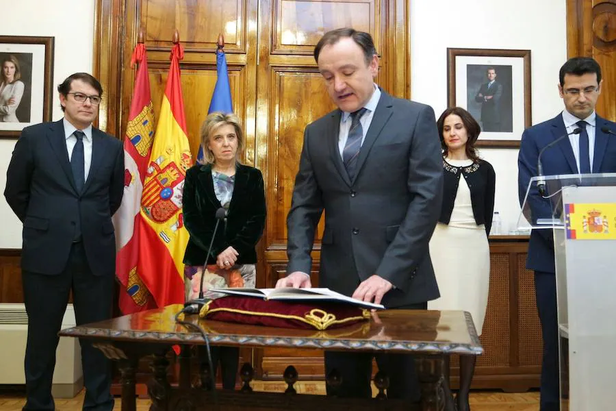 El palentino Antonio Andrés Laso toma posesión en un acto presidido por la delegada del Gobierno, María José Salgueiro. 