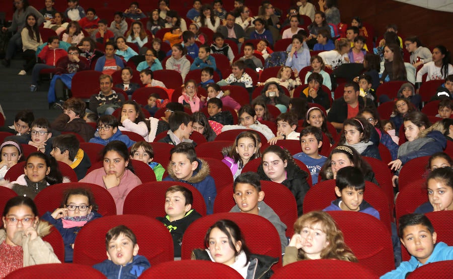 Los niños, durante una de las sesiones de este lunes en la Muestra de Cine. 
