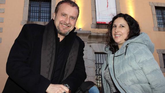 Fernando Cayo con una de las actrices del corto, Ángela Almendáriz.