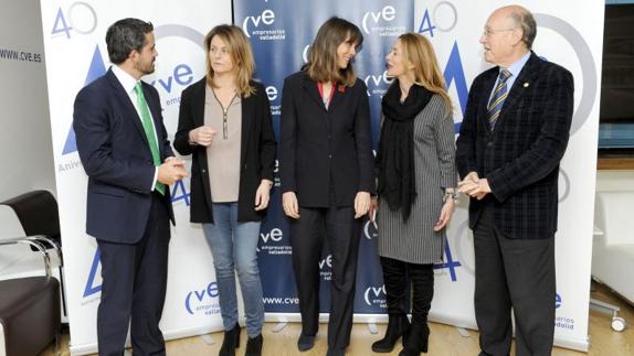 Jaime Sanz, Yolanda Hernández, Ángela de Miguel, Nieves García y Antonio Sanz, durante la presentación de los actos del 40 aniversario. 