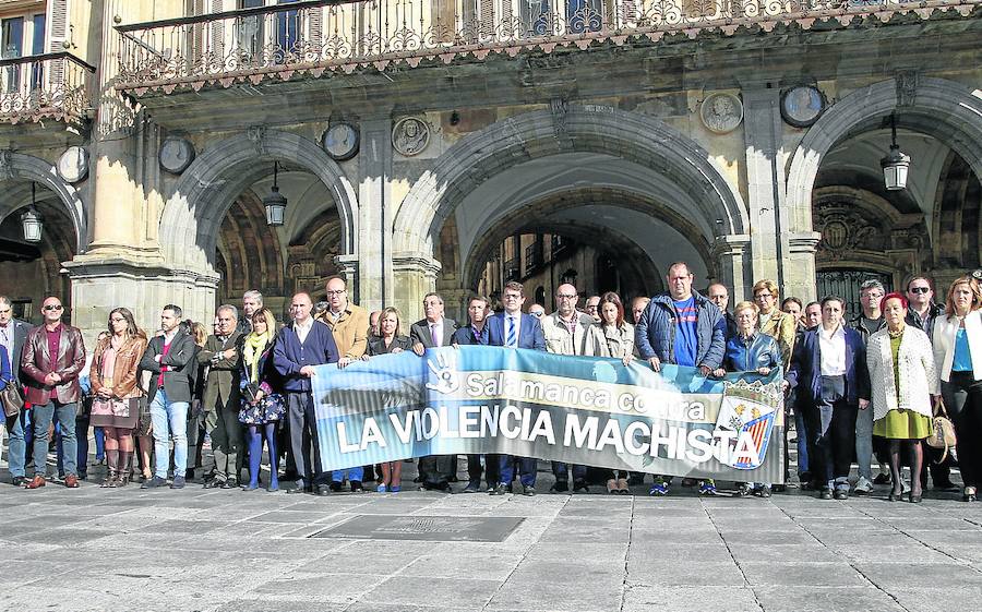 Imagen de una de las concentraciones en repulsa de la violencia machista en la Plaza Mayor. 