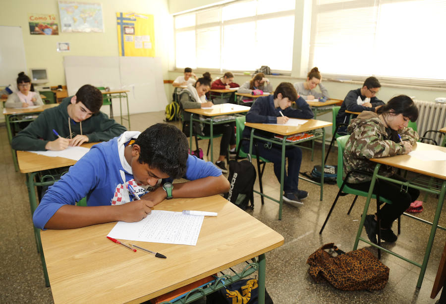 Alumnos del Divino Maestro en un aula. 