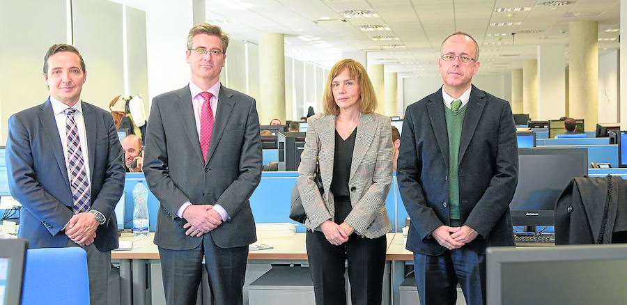 Juan Manuel Corchado, José María Pascual, María Moreno y José Miguel Mateos, durante su visita a las instalaciones de Viewnext. 