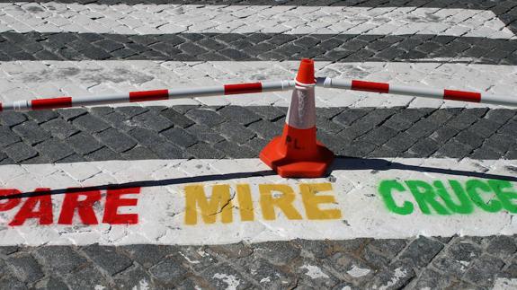 Estos mensajes de aviso para os peatones se extenderán primero a las calles más importantes de Segovia. 