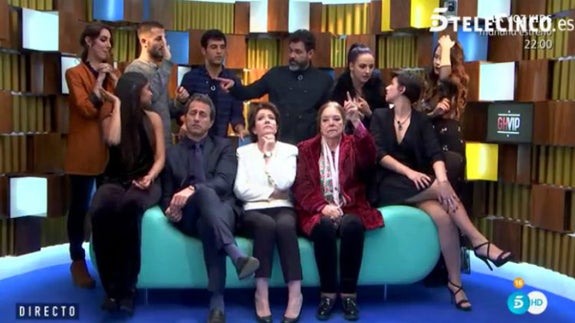 Familiares de los concursantes durante la nominación. 