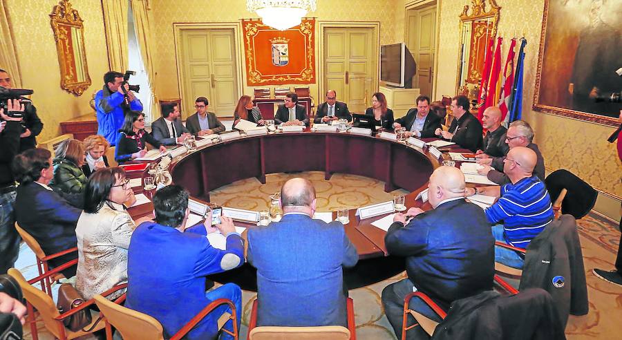 Última reunión del Consejo de Ciudad, en el que están representadas varias asociaciones que figuran en la nómina de subvenciones del Ayuntamiento. 