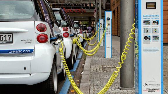 Sepa si se conduce igual un vehículo eléctrico que uno tradicional