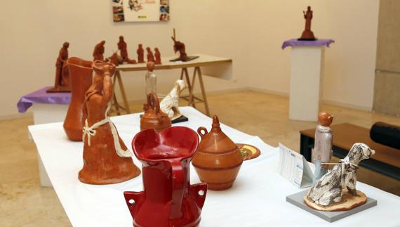 Piezas que se exhiben en la Biblioteca Pública. 