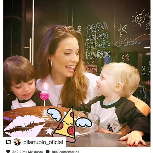 Pilar Rubio con sus dos hijos, Sergio Jr. y Marco.