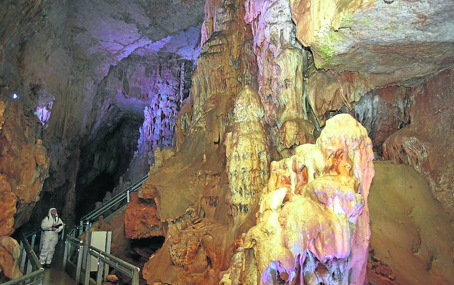 Interior de la Cueva de los Franceses.