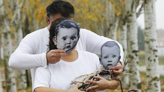 Escena del 'Acunar al viejo árbol', de la compañía Pez Luna Teatro, de Palencia.  