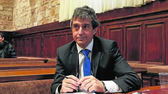 Pablo Campos, durante la lectura de su tesis doctoral en el Aula Unamuno de la Universidad.
