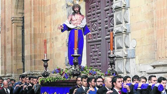 Imagen de archivo del vía crucis del Despojado pasando por la Purísima. 
